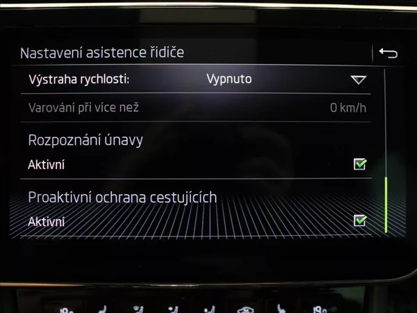 Škoda Superb 2,0 TDi 140kW 4x4 Style Plus - foto 16