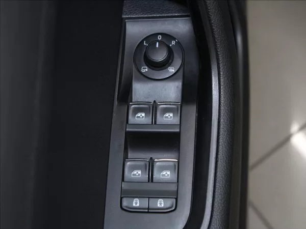 Škoda Superb 2,0 TDi 140kW 4x4 Style Plus - foto 18