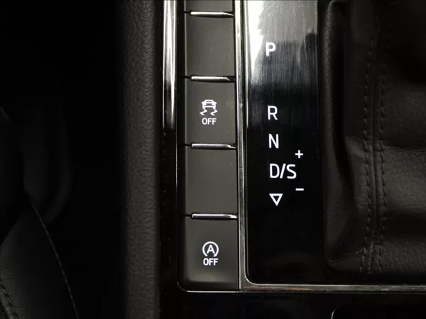 Škoda Superb 2,0 TDi 140kW 4x4 Style Plus - foto 24