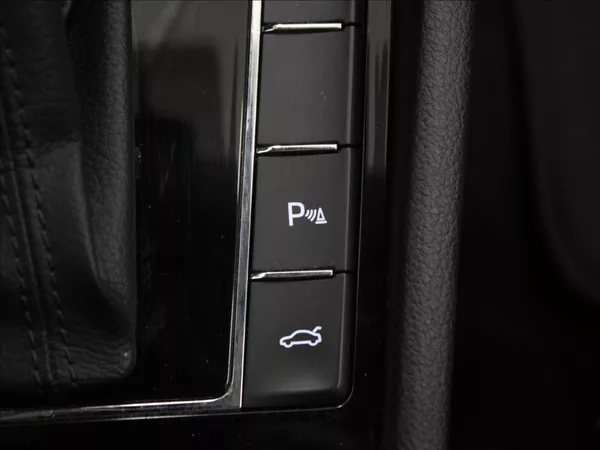 Škoda Superb 2,0 TDi 140kW 4x4 Style Plus - foto 25