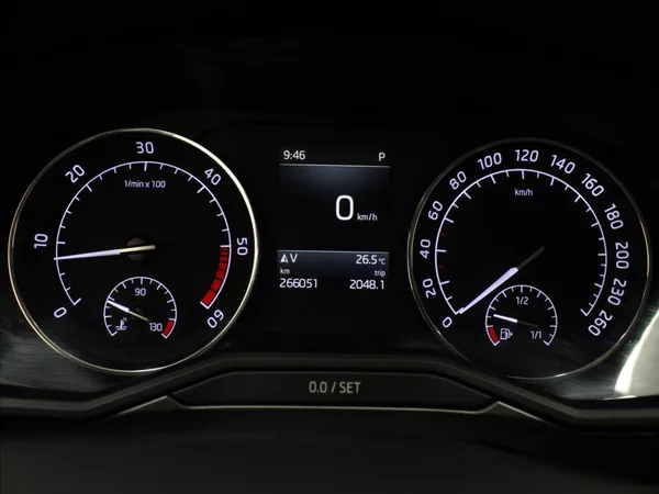 Škoda Superb 2,0 TDi 140kW 4x4 Style Plus - foto 30