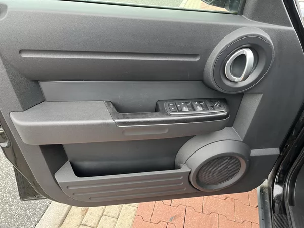 Dodge Nitro 2.8 CRD 4x4 Automat - foto 10