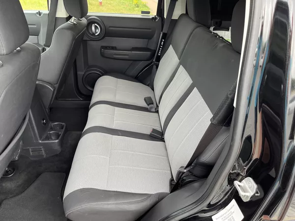 Dodge Nitro 2.8 CRD 4x4 Automat - foto 11