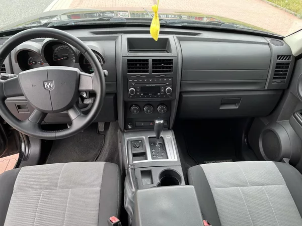 Dodge Nitro 2.8 CRD 4x4 Automat - foto 12
