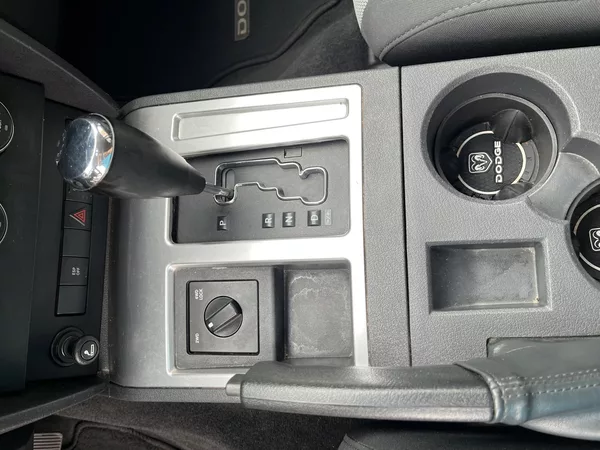Dodge Nitro 2.8 CRD 4x4 Automat - foto 19