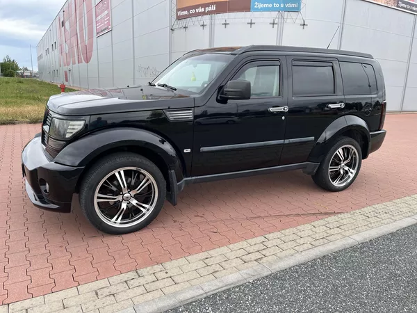 Dodge Nitro 2.8 CRD 4x4 Automat - foto 2