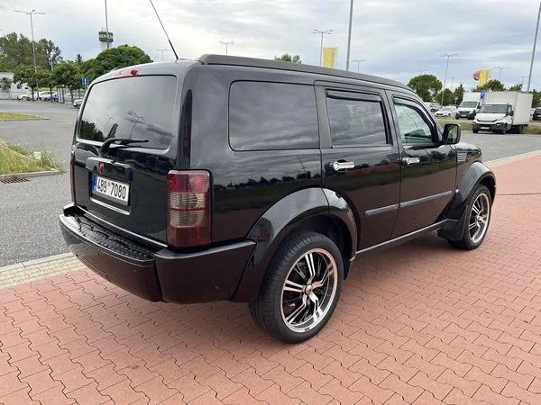 Dodge Nitro 2.8 CRD 4x4 Automat - foto 5