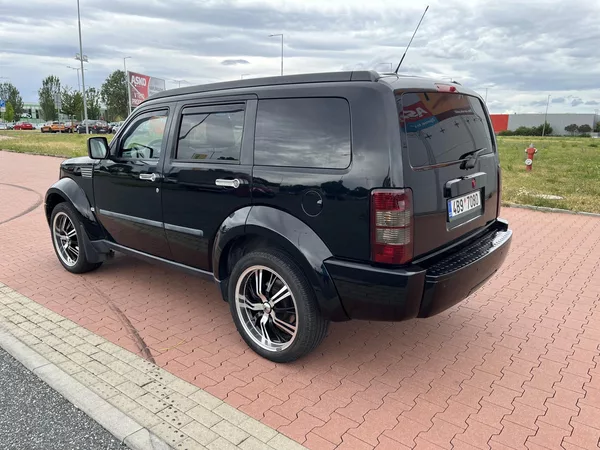 Dodge Nitro 2.8 CRD 4x4 Automat - foto 7