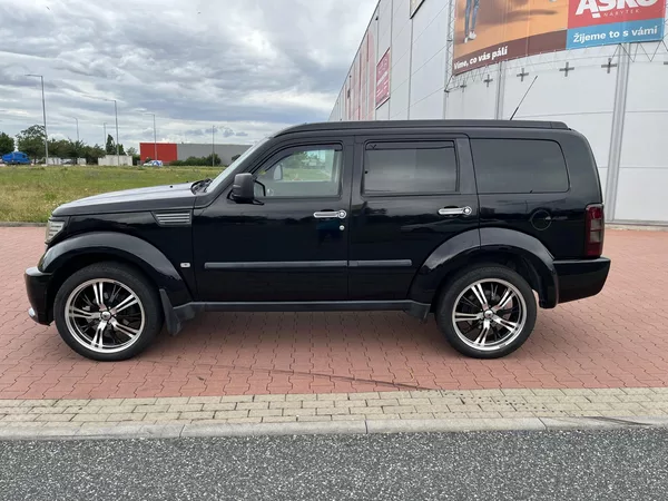 Dodge Nitro 2.8 CRD 4x4 Automat - foto 8