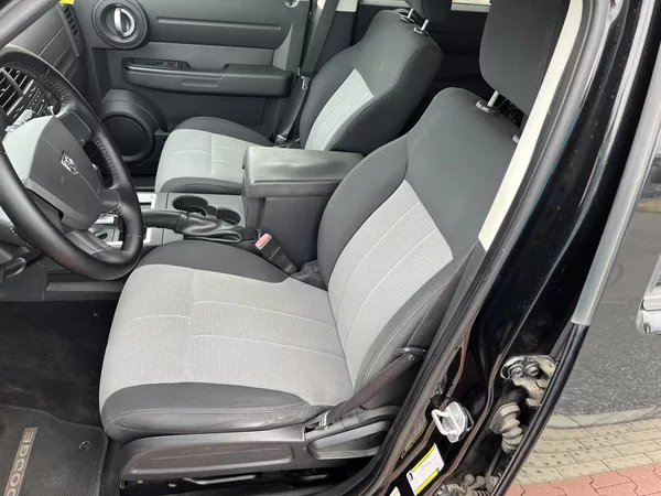 Dodge Nitro 2.8 CRD 4x4 Automat - foto 9