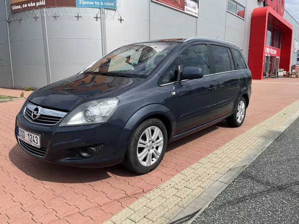 Opel Zafira 1.8 i Cosmo Automat 7 Míst