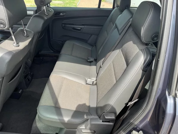 Opel Zafira 1.8 i Cosmo Automat 7 Míst - foto 11