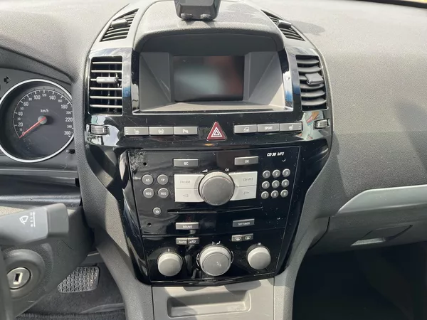 Opel Zafira 1.8 i Cosmo Automat 7 Míst - foto 18