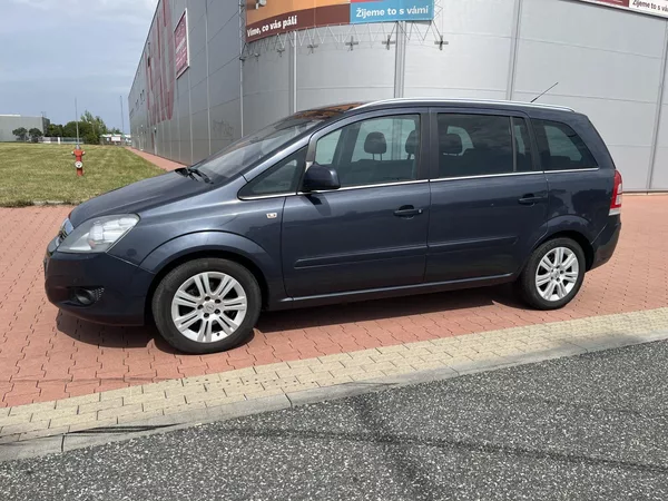 Opel Zafira 1.8 i Cosmo Automat 7 Míst - foto 2
