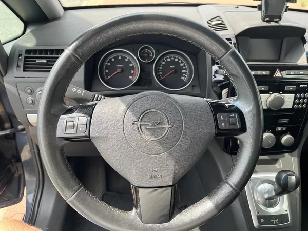 Opel Zafira 1.8 i Cosmo Automat 7 Míst - foto 20