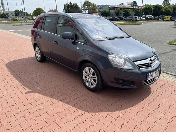 Opel Zafira 1.8 i Cosmo Automat 7 Míst - foto 4