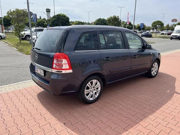 Opel Zafira 1.8 i Cosmo Automat 7 Míst - foto 5