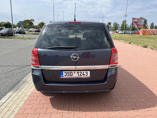 Opel Zafira 1.8 i Cosmo Automat 7 Míst - foto 6