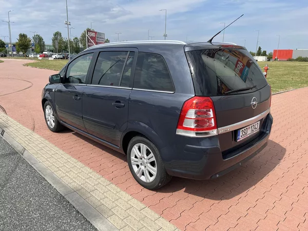 Opel Zafira 1.8 i Cosmo Automat 7 Míst - foto 7