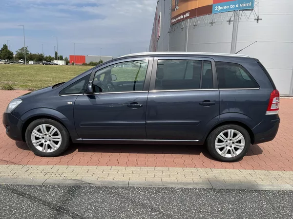 Opel Zafira 1.8 i Cosmo Automat 7 Míst - foto 8