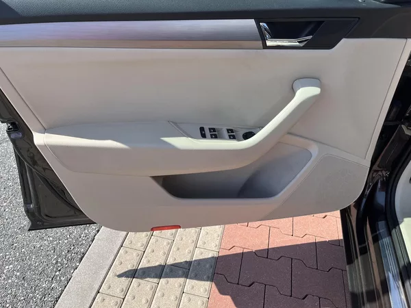 Škoda Superb 2.0 TDi DSG Style Plus - foto 10