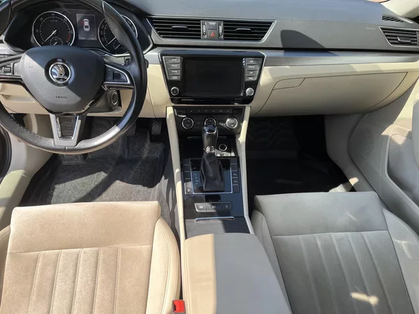 Škoda Superb 2.0 TDi DSG Style Plus - foto 13