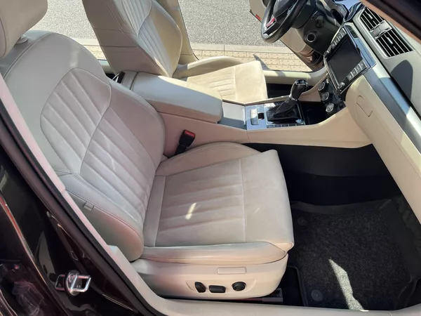 Škoda Superb 2.0 TDi DSG Style Plus - foto 17