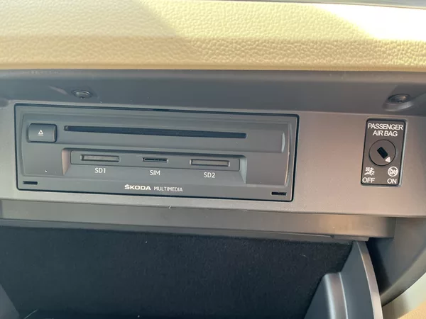 Škoda Superb 2.0 TDi DSG Style Plus - foto 20