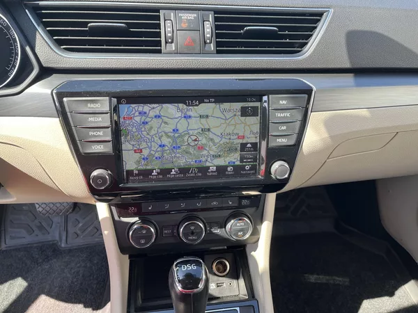 Škoda Superb 2.0 TDi DSG Style Plus - foto 22