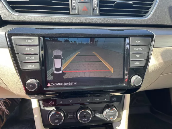 Škoda Superb 2.0 TDi DSG Style Plus - foto 26