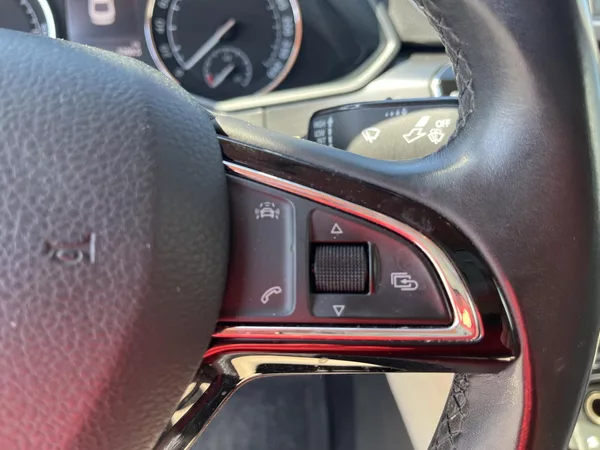 Škoda Superb 2.0 TDi DSG Style Plus - foto 30
