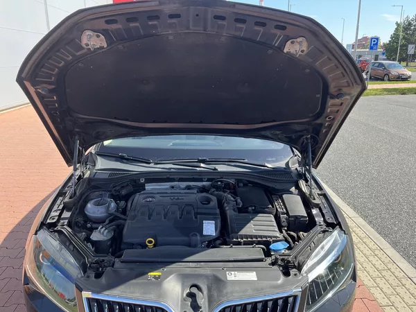 Škoda Superb 2.0 TDi DSG Style Plus - foto 35