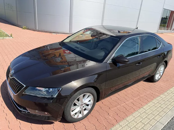 Škoda Superb 2.0 TDi DSG Style Plus - foto 37