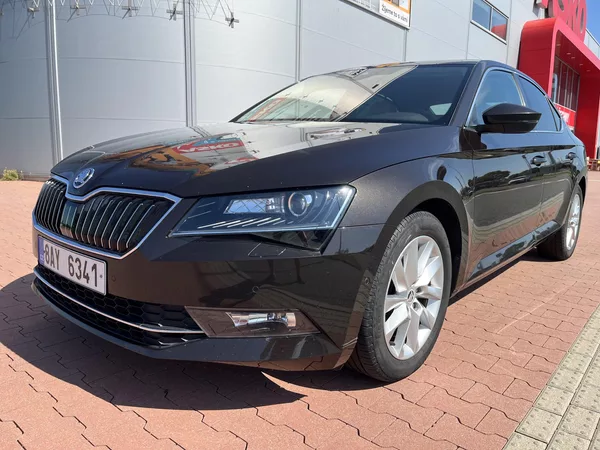 Škoda Superb 2.0 TDi DSG Style Plus - foto 38