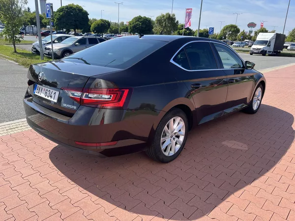 Škoda Superb 2.0 TDi DSG Style Plus - foto 5