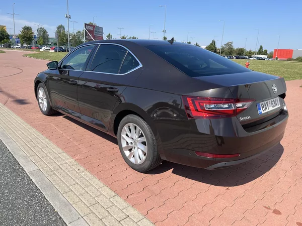 Škoda Superb 2.0 TDi DSG Style Plus - foto 7