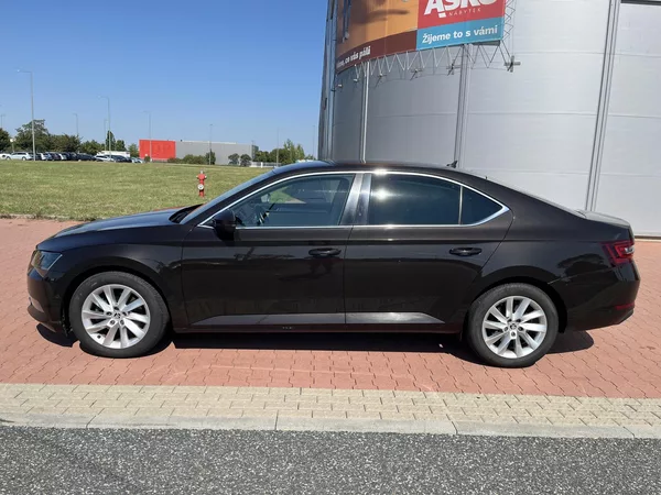 Škoda Superb 2.0 TDi DSG Style Plus - foto 8