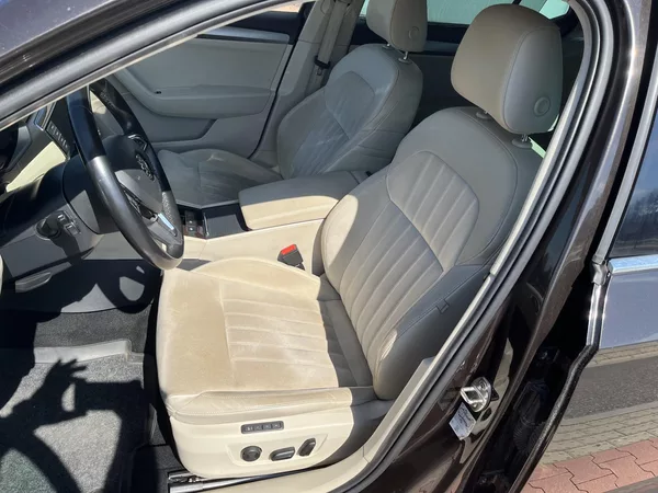Škoda Superb 2.0 TDi DSG Style Plus - foto 9