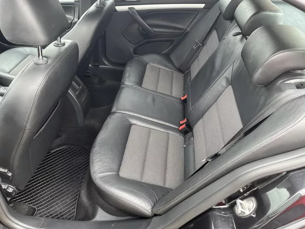 Škoda Octavia 1.6 TDi Elegance - foto 12