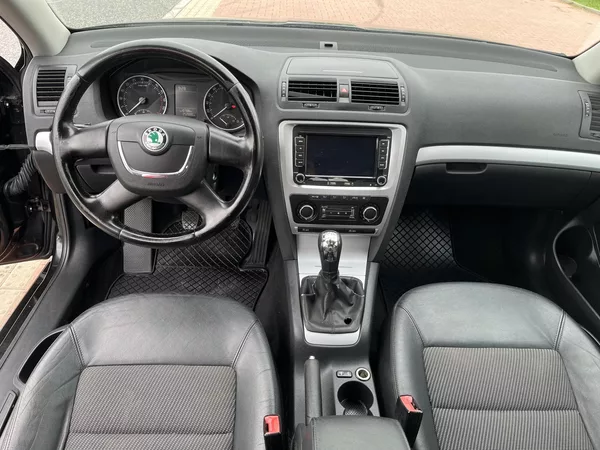 Škoda Octavia 1.6 TDi Elegance - foto 13