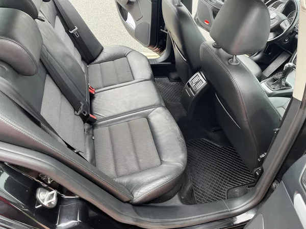 Škoda Octavia 1.6 TDi Elegance - foto 14