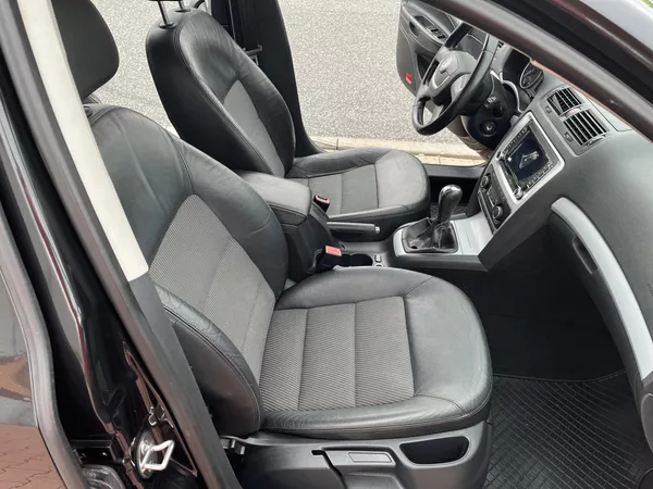 Škoda Octavia 1.6 TDi Elegance - foto 15