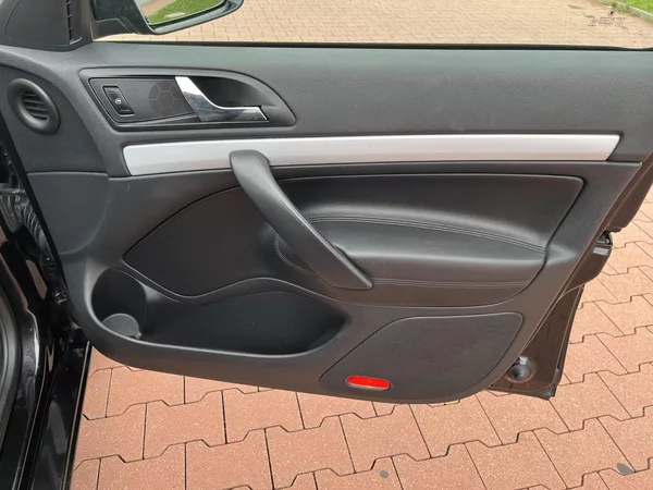 Škoda Octavia 1.6 TDi Elegance - foto 17