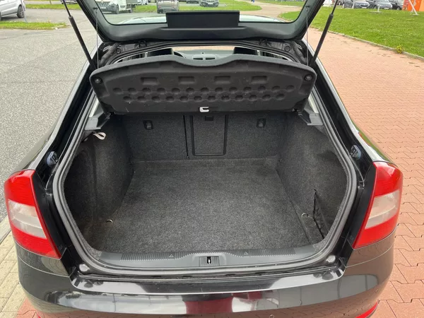 Škoda Octavia 1.6 TDi Elegance - foto 23