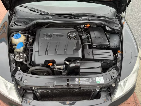 Škoda Octavia 1.6 TDi Elegance - foto 24