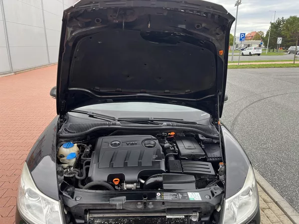 Škoda Octavia 1.6 TDi Elegance - foto 25