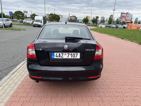 Škoda Octavia 1.6 TDi Elegance - foto 6
