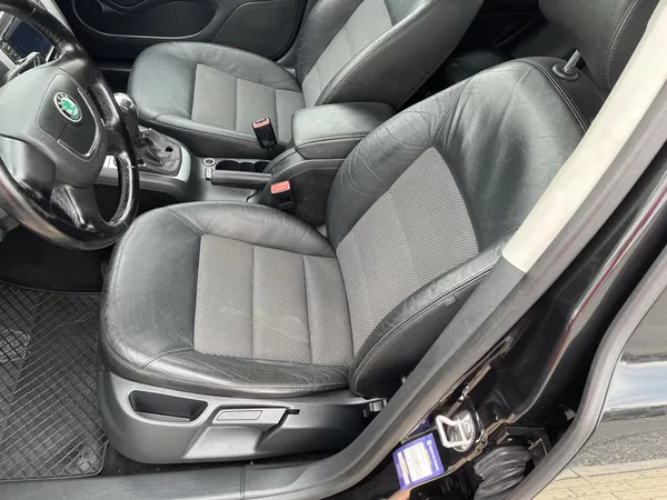 Škoda Octavia 1.6 TDi Elegance - foto 9