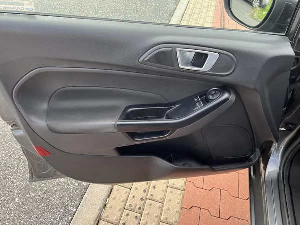 Ford Fiesta 1.25 i ČR - foto 10