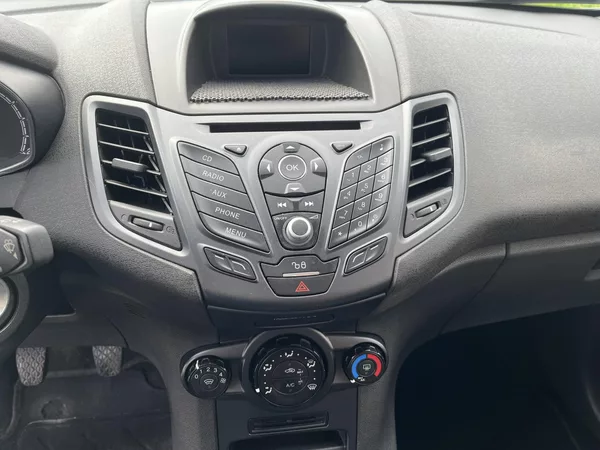 Ford Fiesta 1.25 i ČR - foto 17
